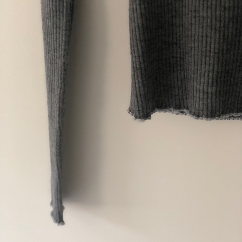 FOREVER 21 Ribbed Grey Sweater with Ruffle Detail - Picture 3 of 5